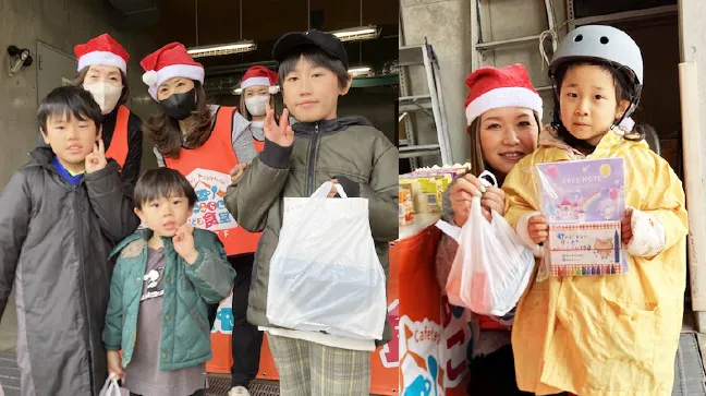横浜市神奈川区　曹洞宗 青木山 本覺寺の第2駐車場入口向かいの車庫